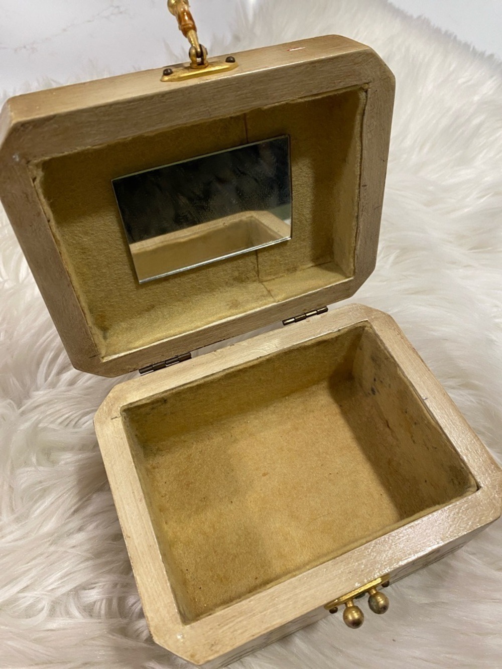 Vintage Cream Floral wooden Box Handbag with Daisy Motif - Picture 7 of 11